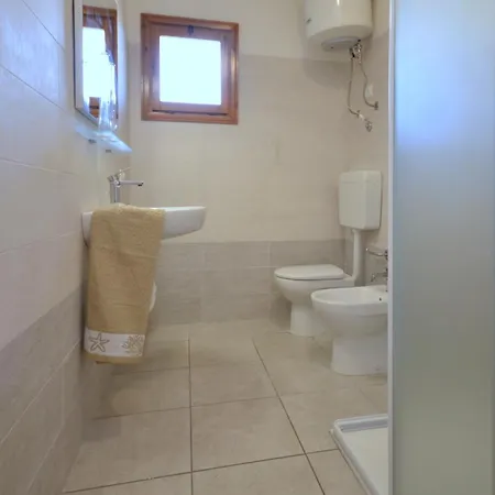 דירה Villaggio Loriana ביביונה